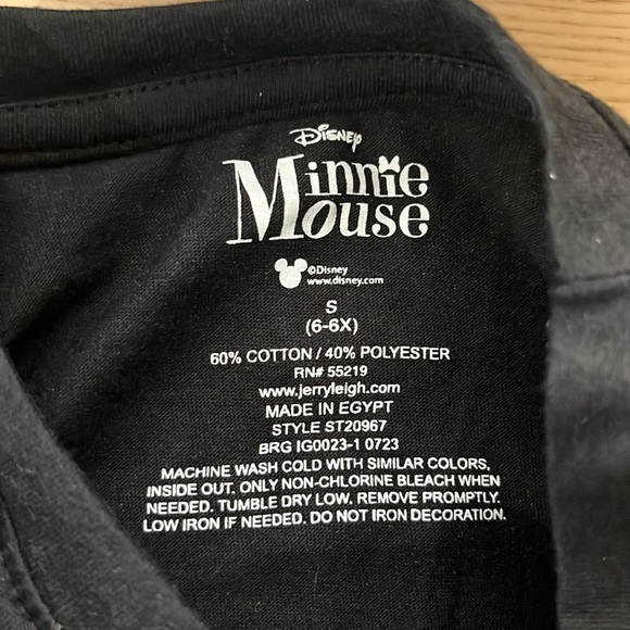 NWT Disney "Making Spirits Bright" Minnie Mouse Xmas Black Short Sleeve Tee - Picture 2 of 5